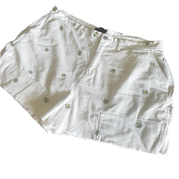 Forever 21 Pants - Forever 21+ Smiley Face Corduroy Shorts Size 3X